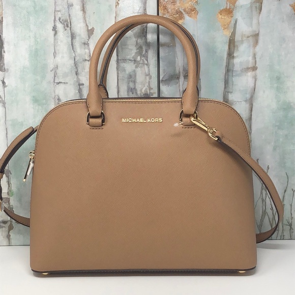 Michael Kors Handbags - Nwt Michael kors Cindy large satchel